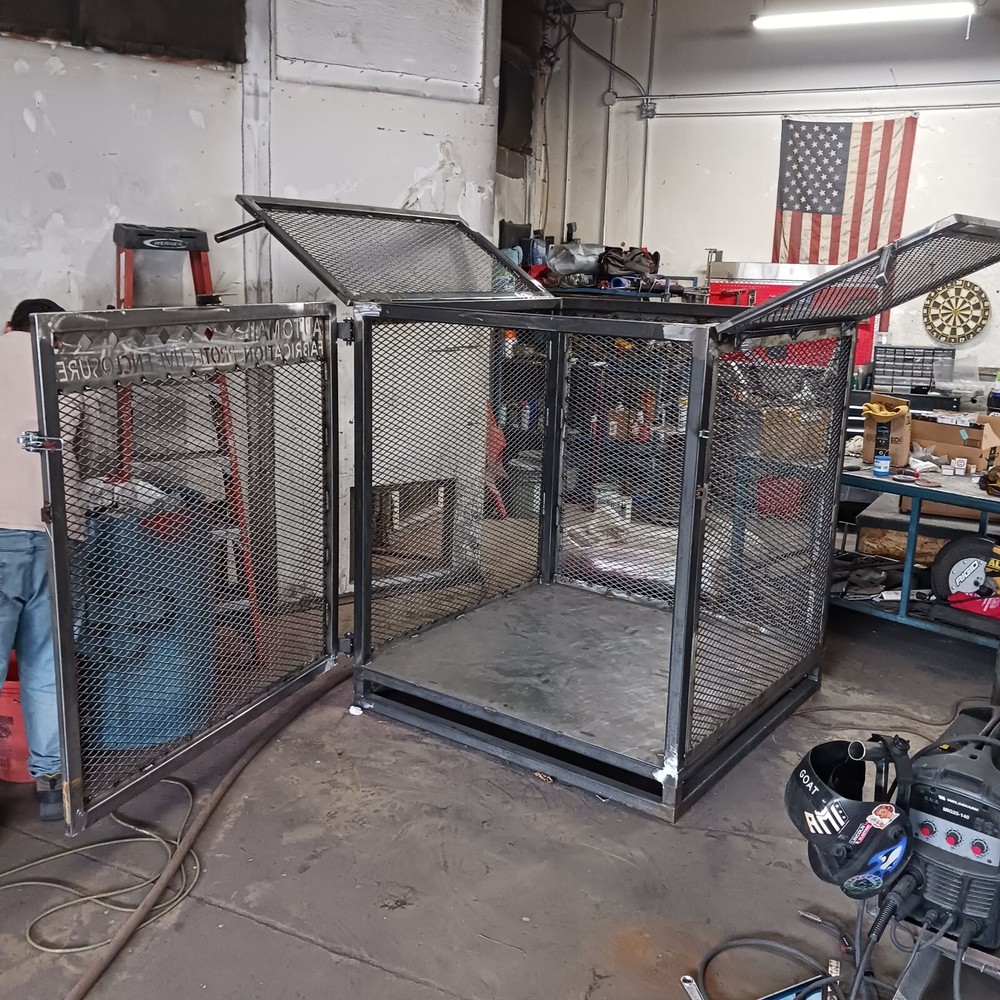 Locking Pallet cage 17.5cubic foot