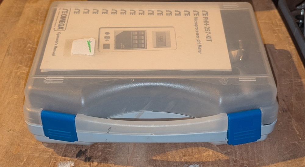 Omega PHH-257 Microprocessor PH Meter w Case & Probes READ CONDITION