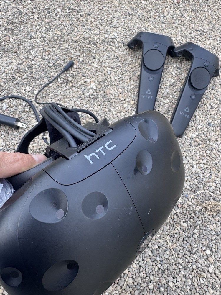 HTC Vive VR Headset Kit System Virtual Reality Remotes