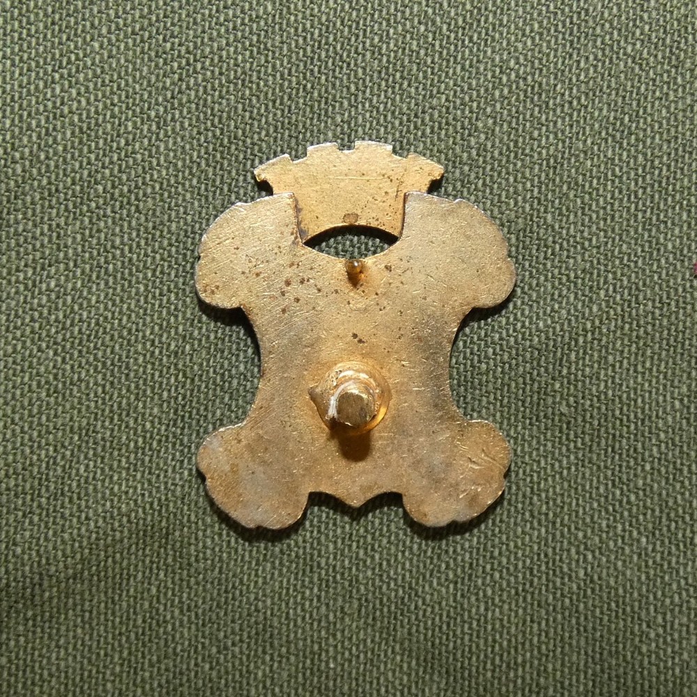 Original WW2 8th Infantry Regiment DUI Unit Crest (screw back)