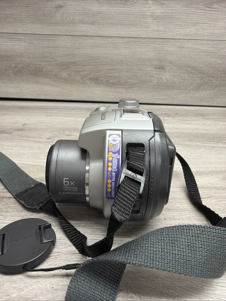 Sony Mavica MVC-CD250 2.0MP Digital Camera - UNTESTED
