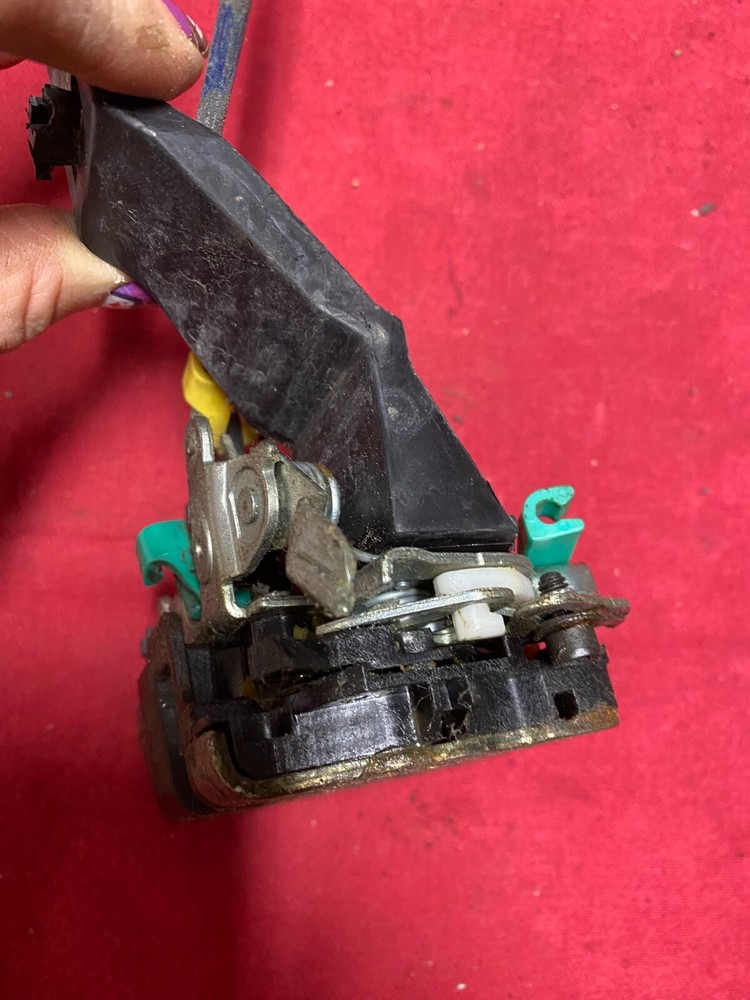 2012 FREIGHTLINER DRIVERS Side Door Latch GECOM LEFT