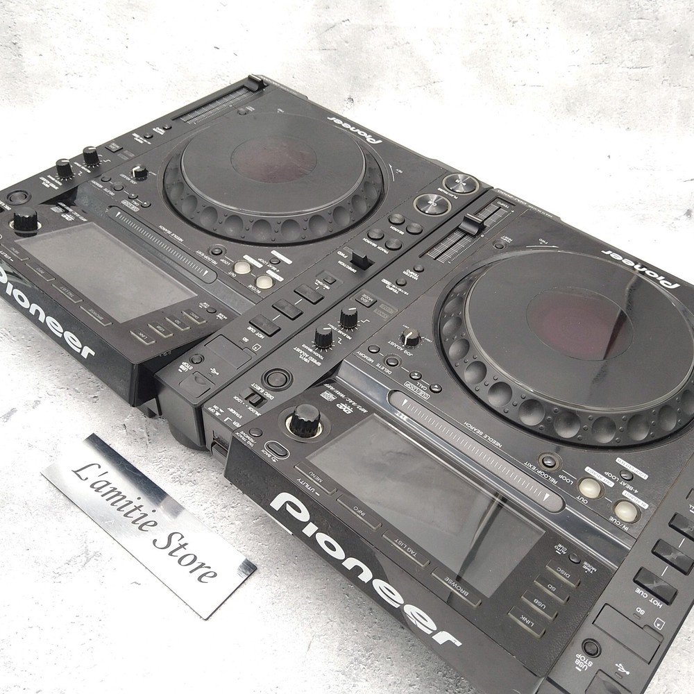 Pair 2x Pioneer CDJ-2000 Professional DJ Multi Player Digital Turntable CDJ2000