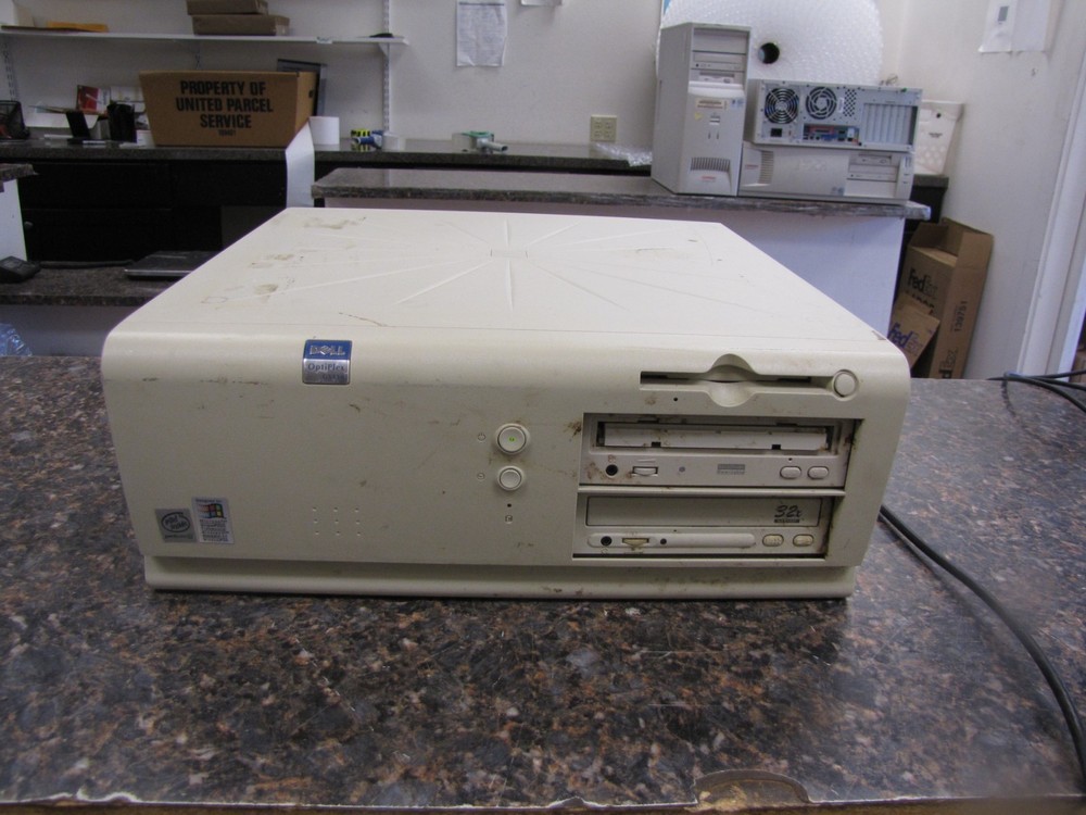 Dell OptiPlex GX110 Intel Pentium III PC Computer - no HD, powers on