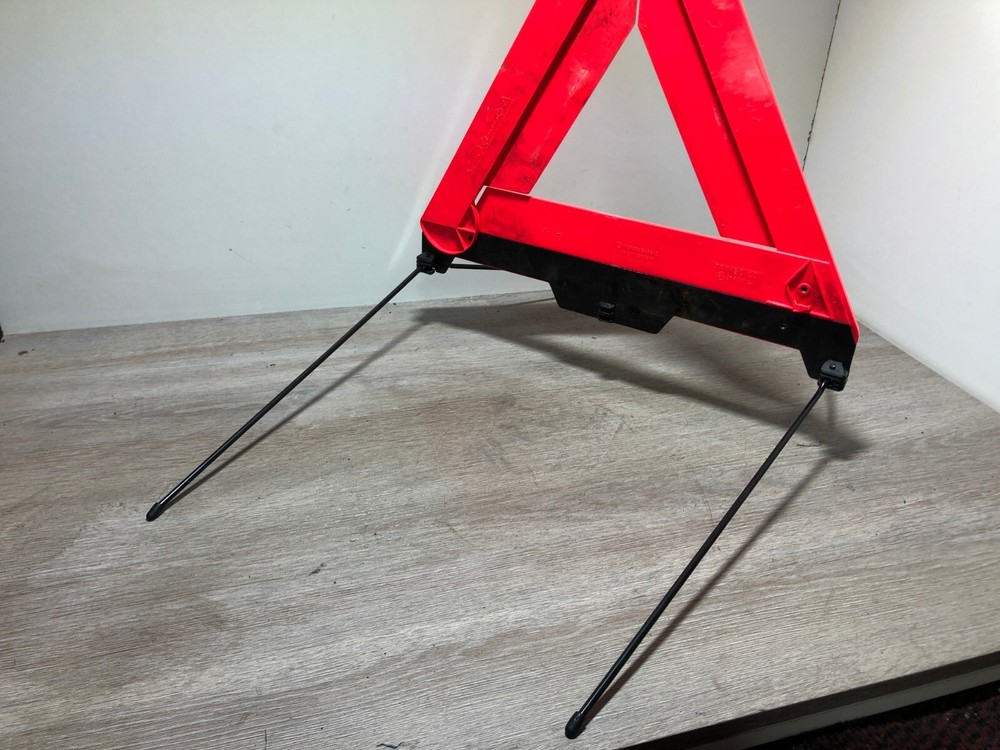 2008 MERCEDES C CLASS C200 HAZARD WARNING TRIANGLE