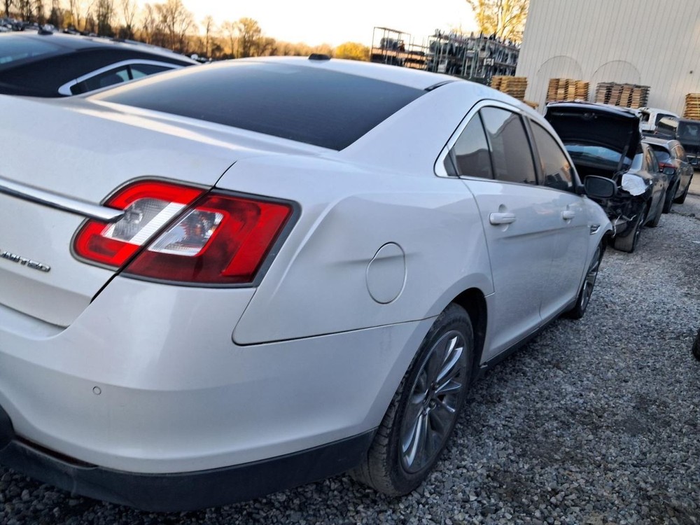 TAURUS 2010 Glove Box 4898459