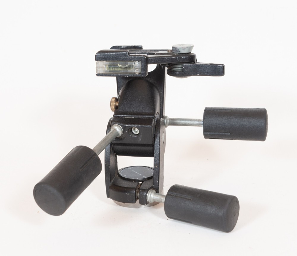 Manfrotto 3047 tripod head with 2 plates