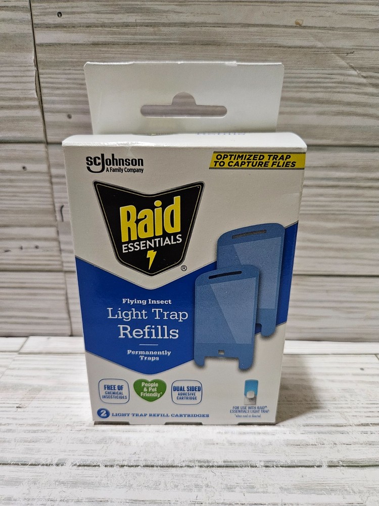 Raid Essentials Flying Insect Light Trap & 1 Refill + Box of 2 Refills