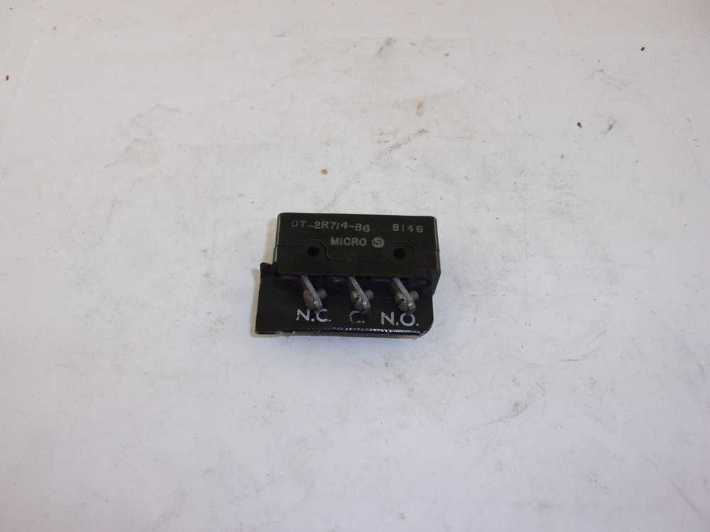 NEW MICRO SWITCH DT-2R714-B6
