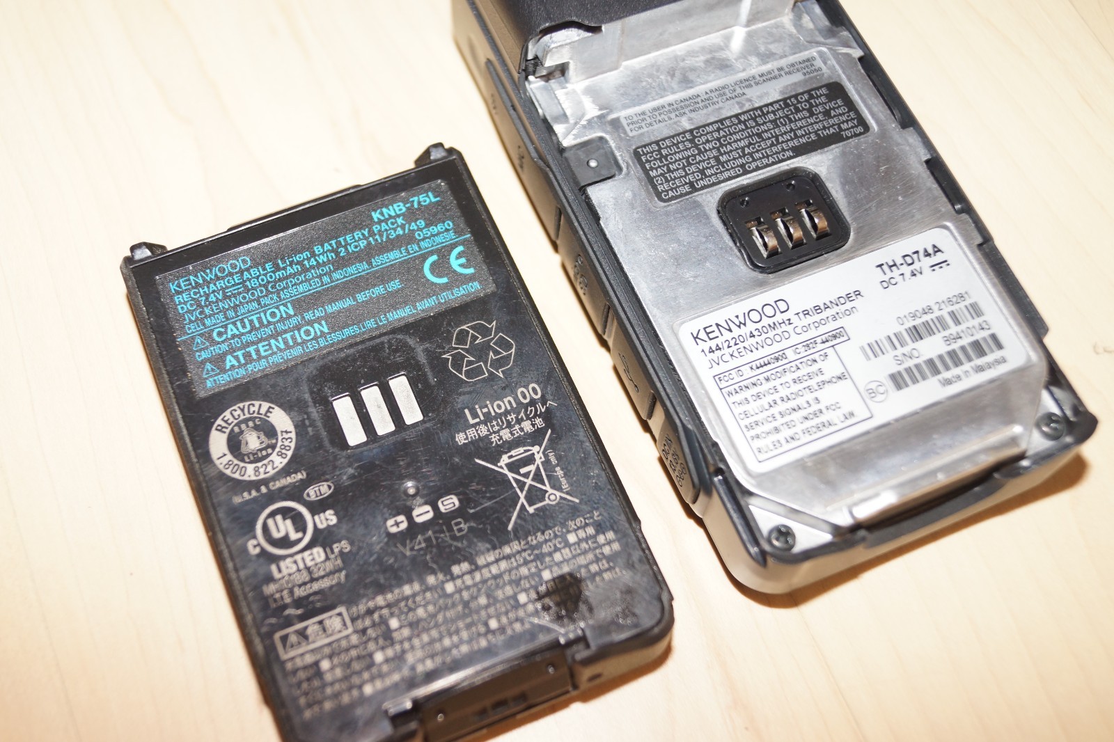 Kenwood TH-D74A Tri Band 144/220/440 MHz Talkie w/APRS, DStar, Accessories Nice