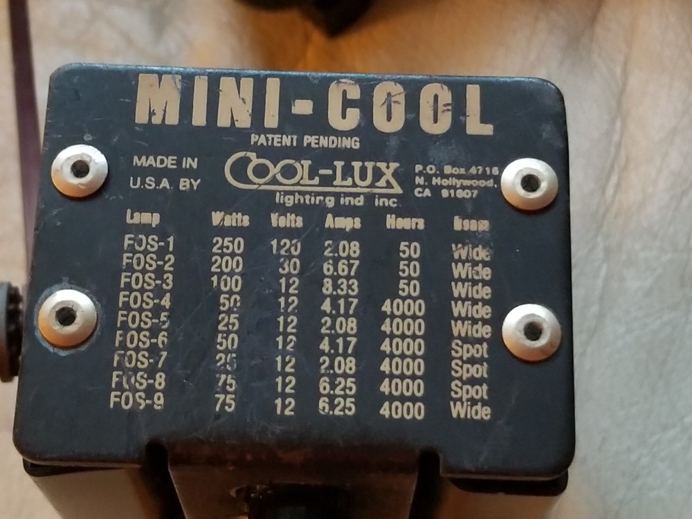Lot MINI COOL LUX Light With barn doors In nice working condition