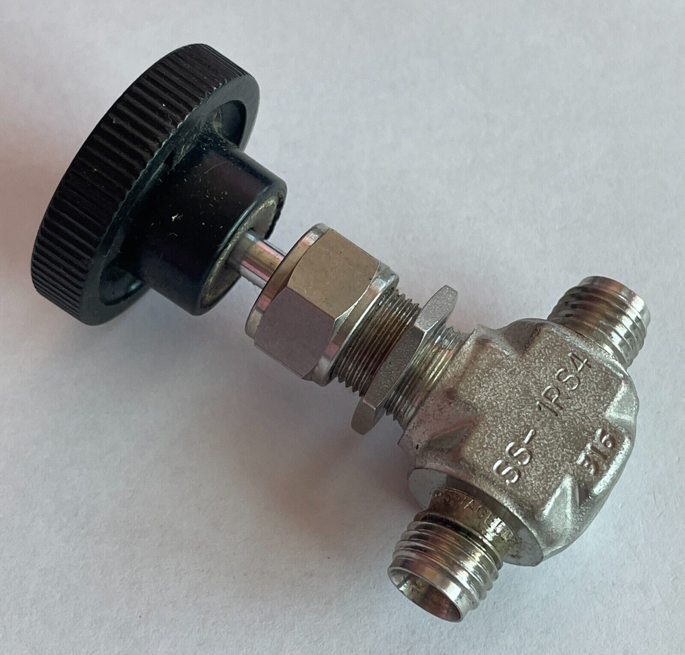 WHITEY SS-1RS4 STAINLESS STEEL BONNET ANGLE PATTERN NEEDLE VALVE