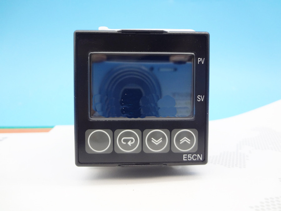 Temperature Controller E5CN-CT 100-240VAC.