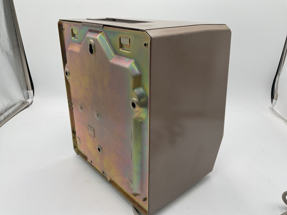 Amano Time Clock 6800 6809 Punch Clock. Keeps time