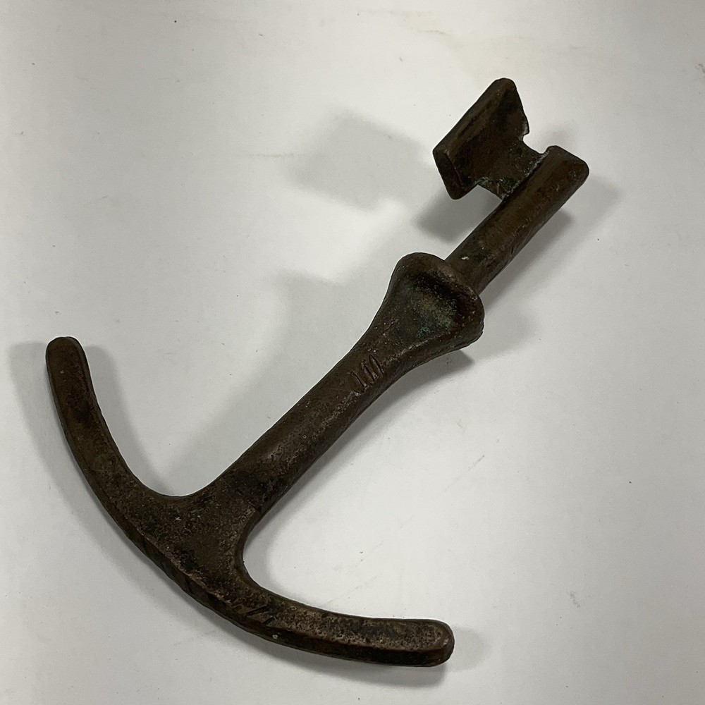 Bronze “DF” Water Box Service Key