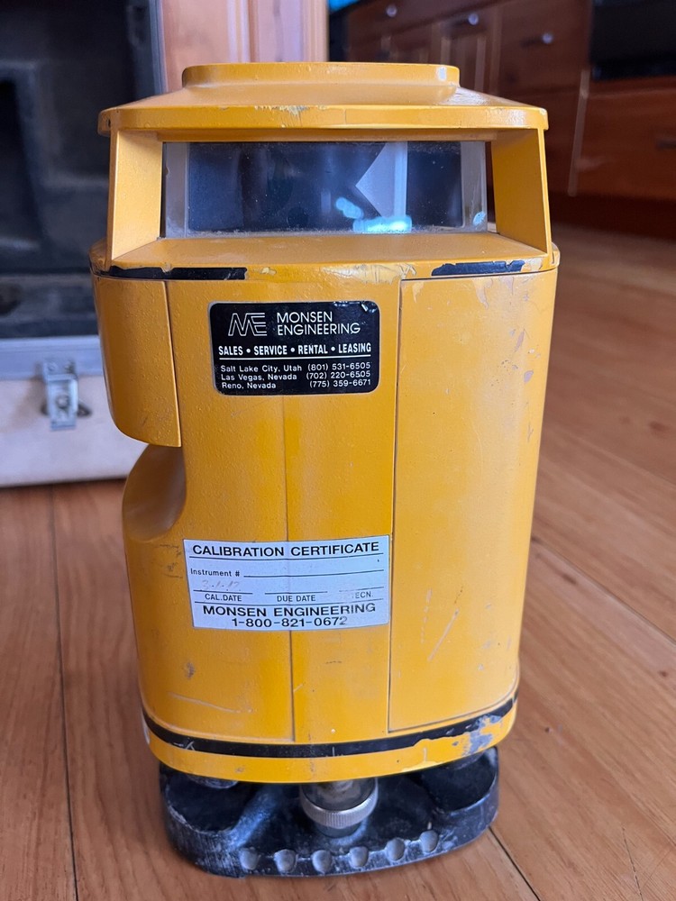 Laser Alignment Laser Beacon LB1 model 3929 With Case UNTESTED