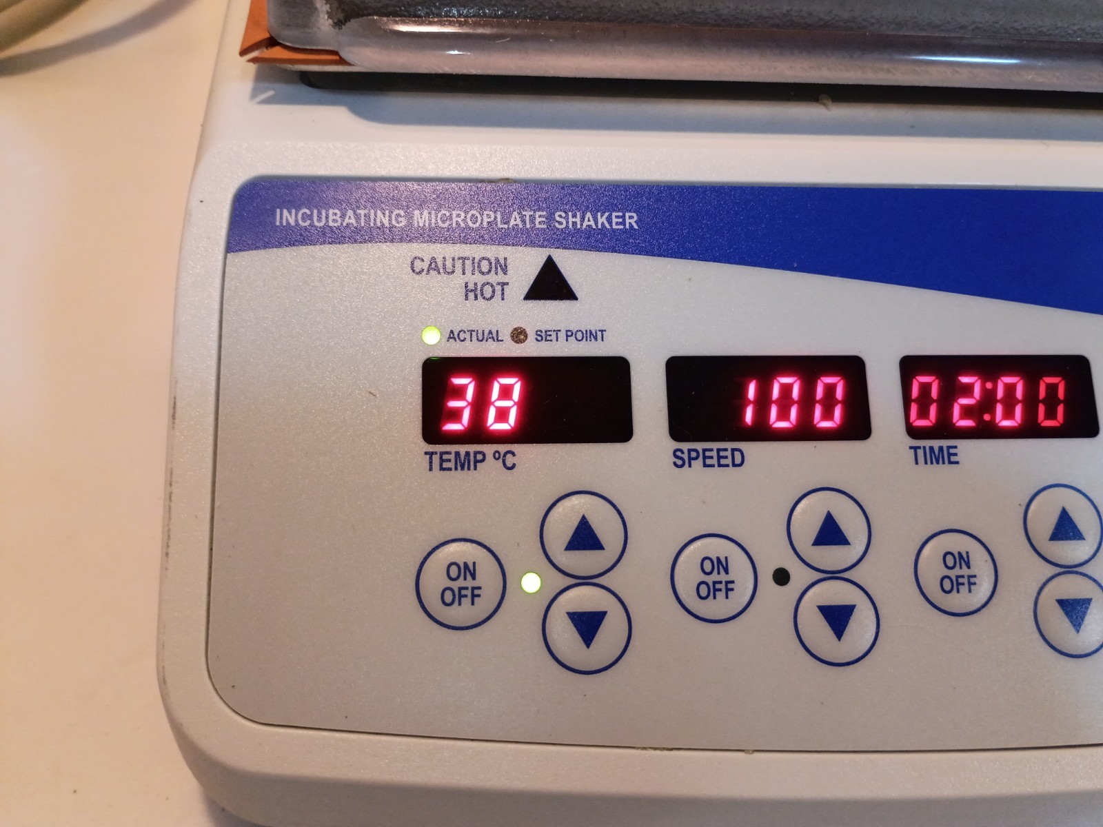 Fisherbrand Incubating Microplate Shaker w/ Cover 02217757 Incubator Mixer