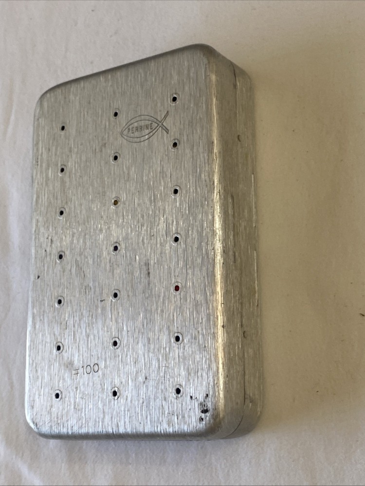VINTAGE PERRINE QUALITY ALUMINUM FLY BOX #100INTERNAL SWING LEAF LID CLOSURE