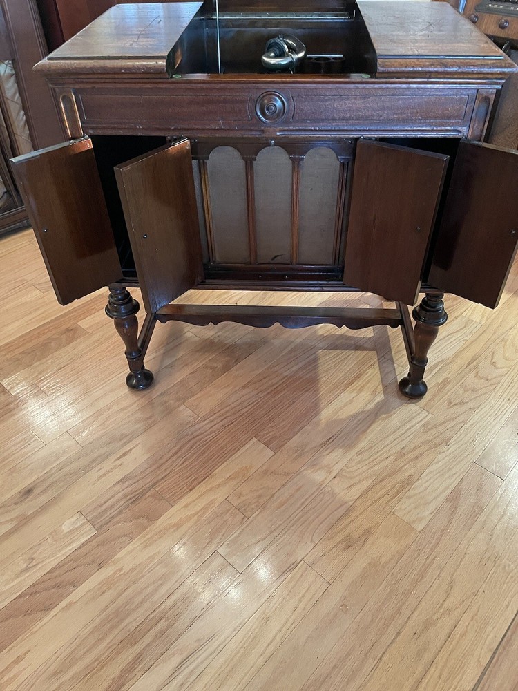 Victor Victrola Granada Phonograph
