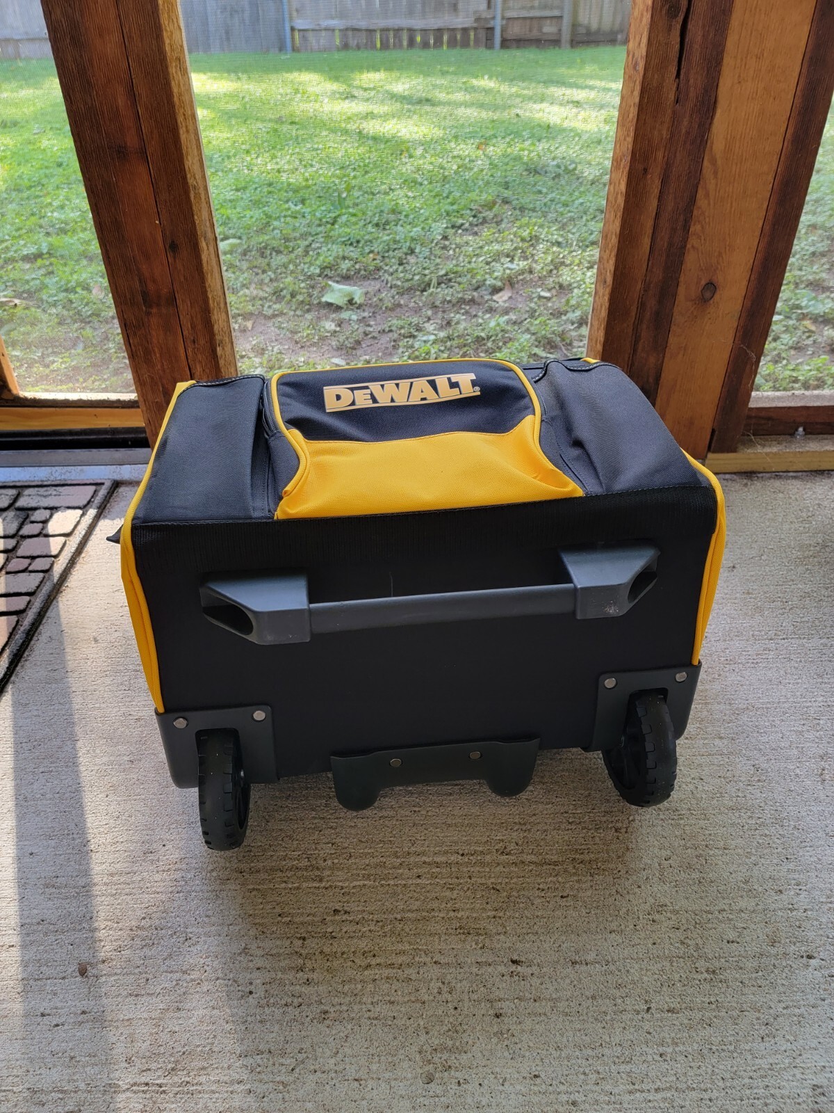 New Dewalt Large Rolling Heavy Duty Tool Bag / Box With Telescoping Handle
