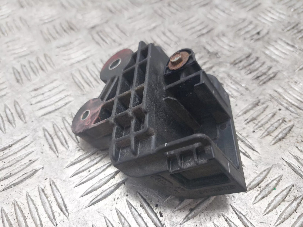 FIAT TIPO RADIATOR MOUNT BRACKET RIGHT DRIVER SIDE 2017