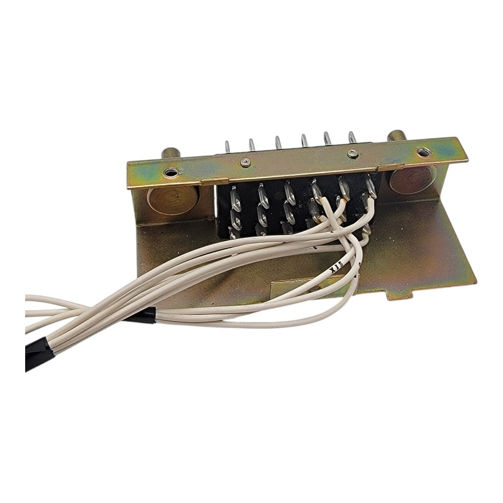 AP Automatic Products Vending Machine Shelf Drawer Plug Harness Bracket 6600