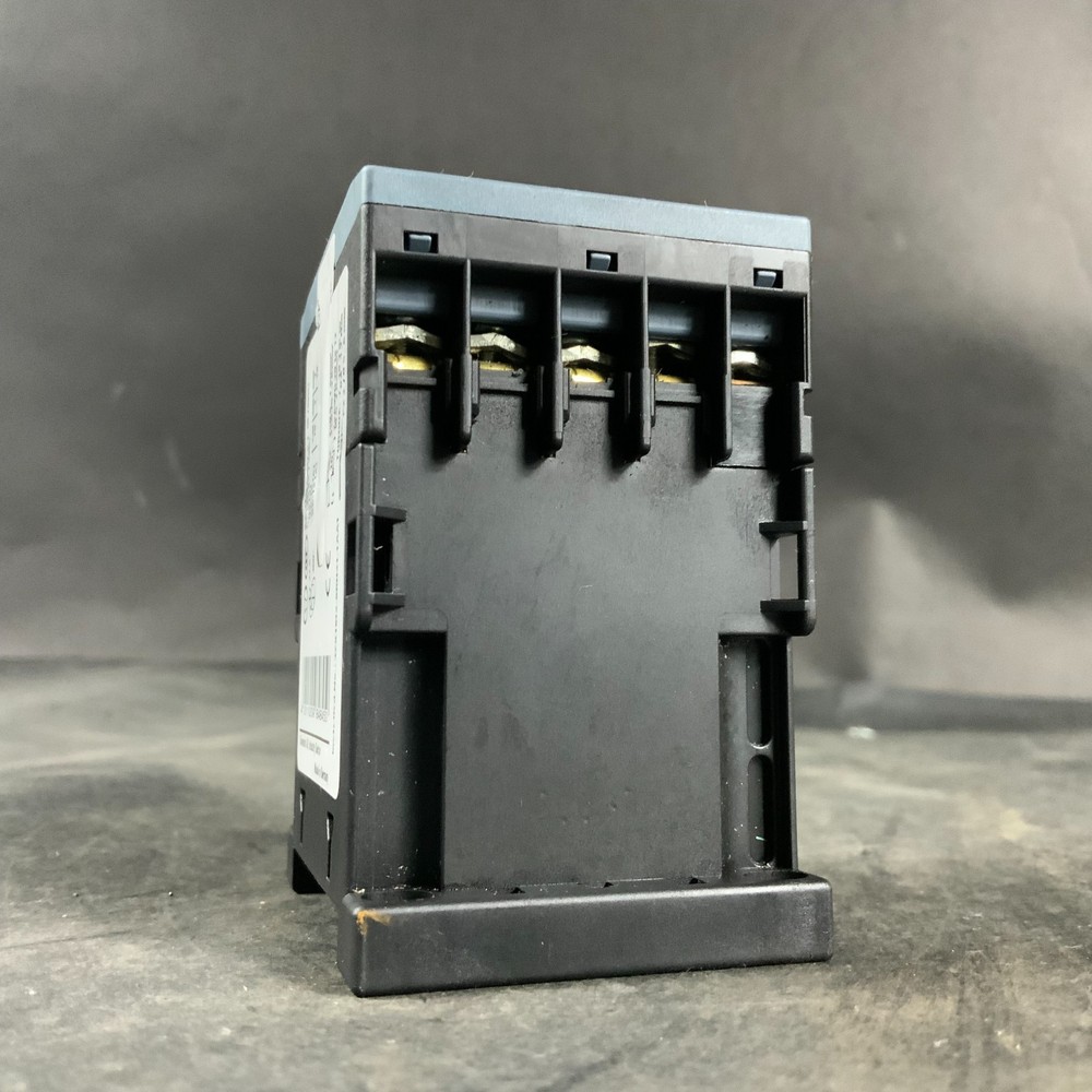 SIEMENS 3RH2131-1BB40 CONTACTOR ($35 OBO)