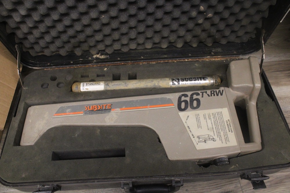 Subsite Electronics 66 TKR Wide Gain Locator with Case Model 66TKR