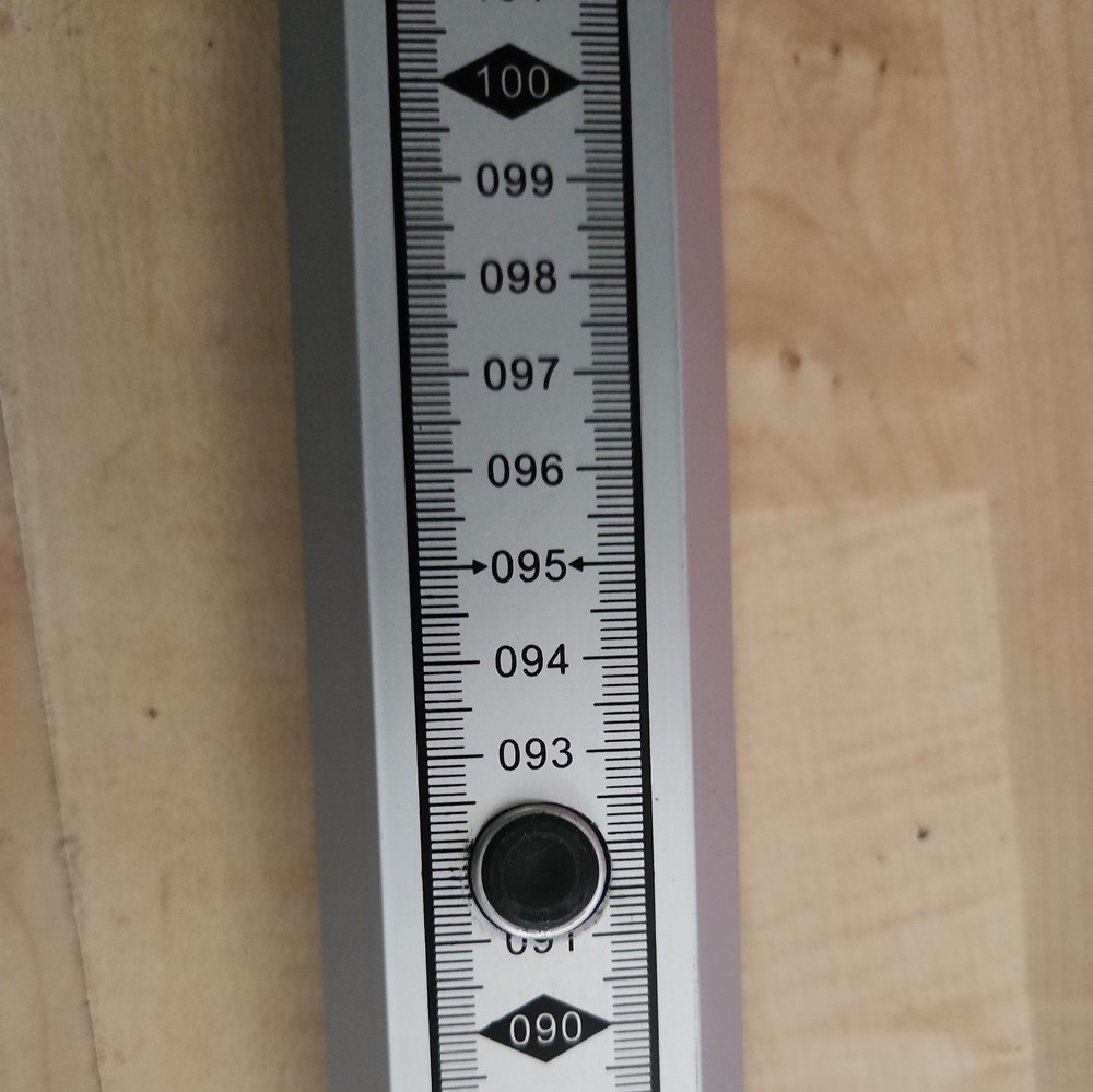 ALUMINIUM TELESCOPIC LEVELING STAFF - adjustable