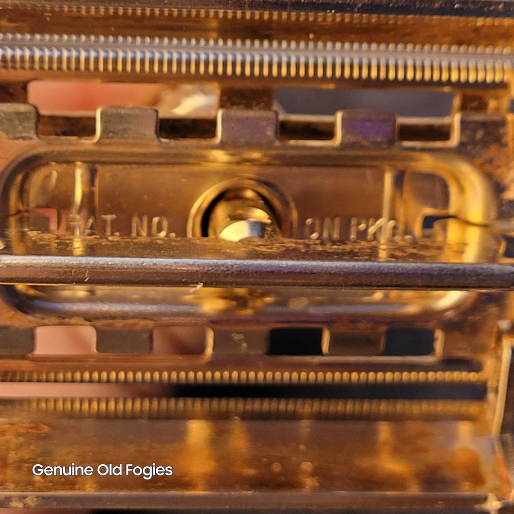 Gillette Toggle Adjustable 1960 Safety Razor with Case - Version 4 (f4) (VW964)