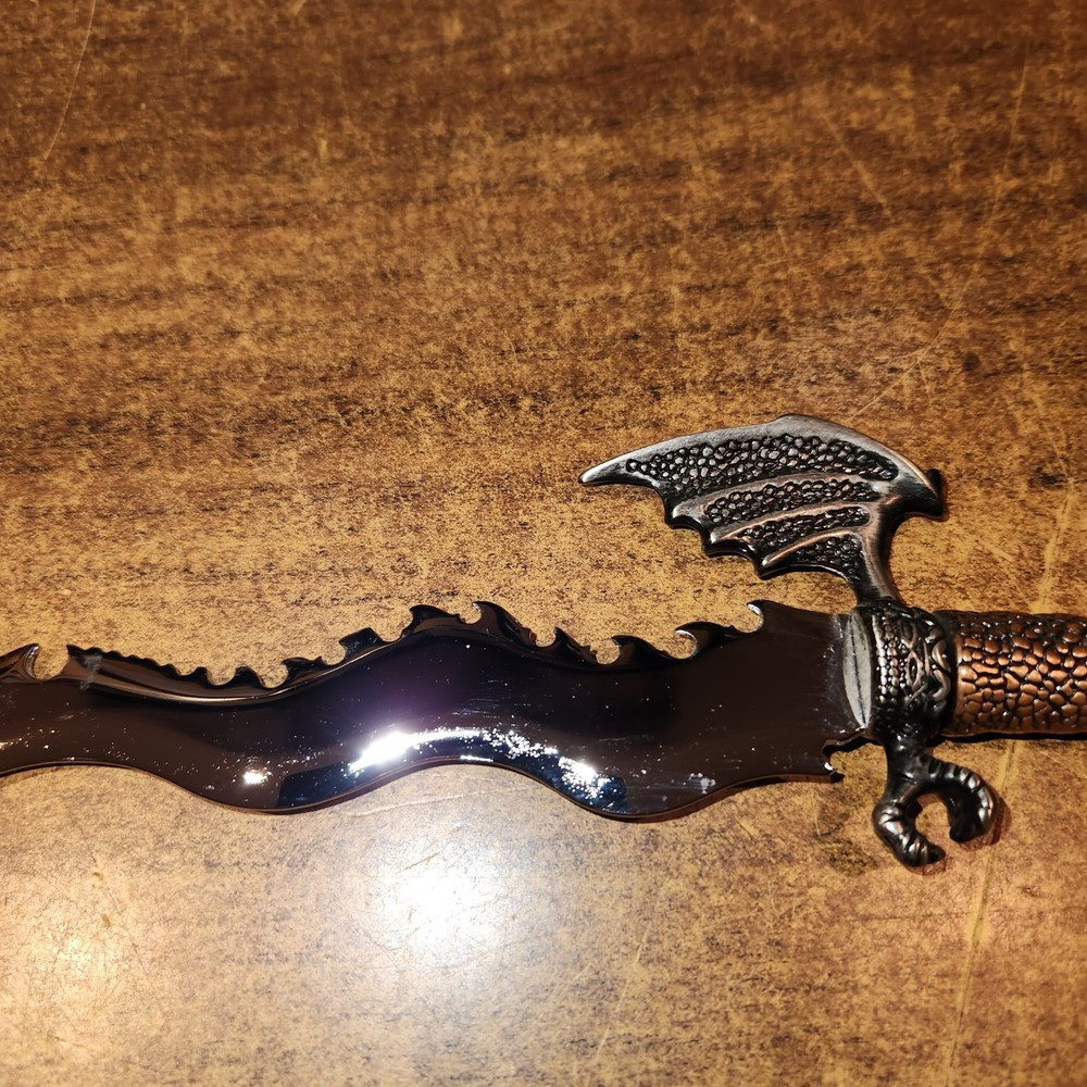 10" Flying Dragon Serrated Rippled Fantasy Dagger, Blade Sharp, Display Piece
