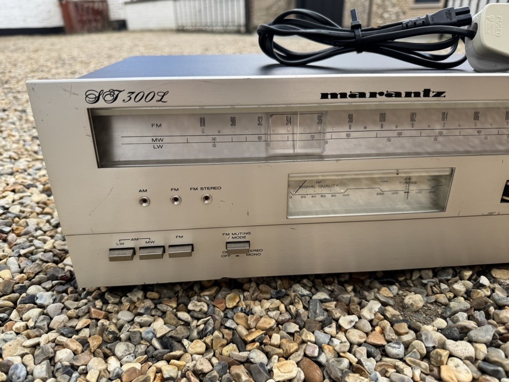 Marantz ST-300L AM/FM Tuner Working