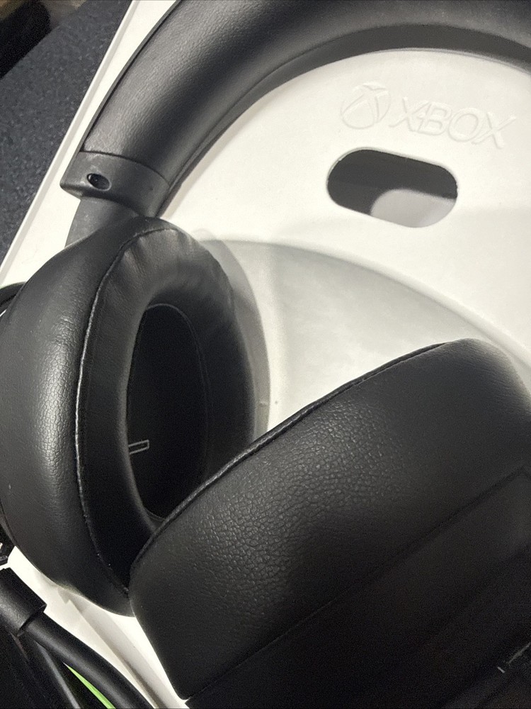 Microsoft Xbox Wireless Headset - Black Everything Working But MIC Is Broken