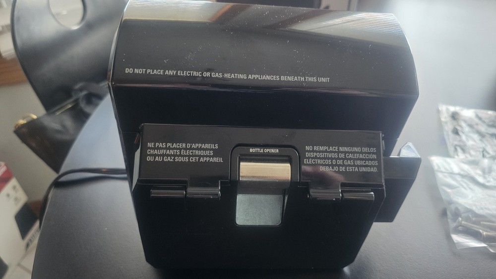 Black & Decker SpaceMaker CO100B Under Cabinet Can Opener Knife Sharpener Black