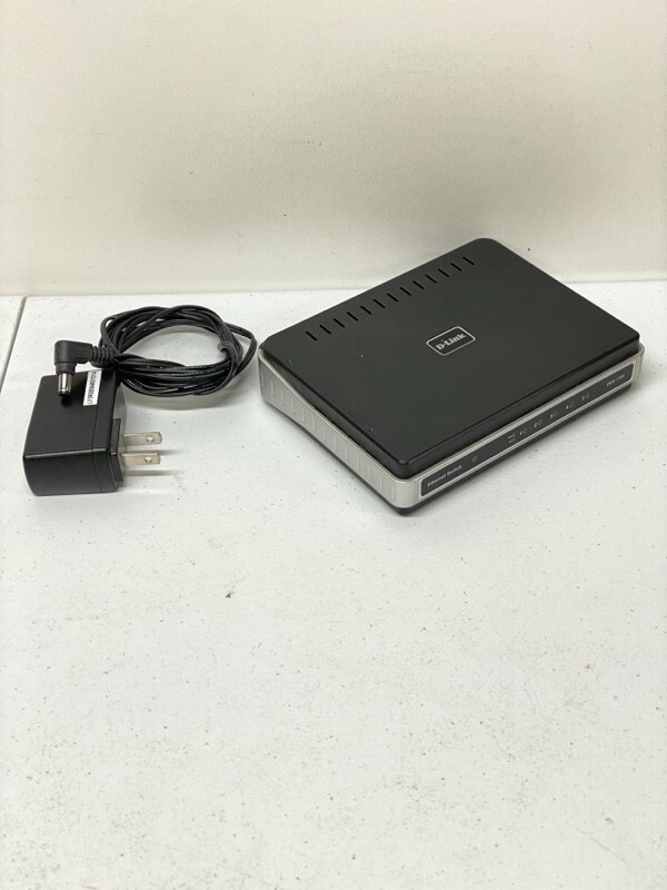 D-Link DES-1105 5-Port Fast Ethernet LAN Network Switch Hub working TESTED