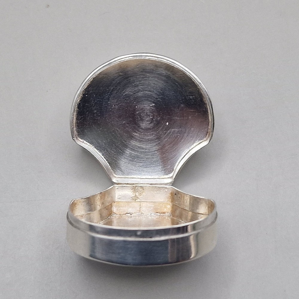 Solid Silver Pill Box Bright Cut Scrolls by Douglas Pell Silverware London 1995