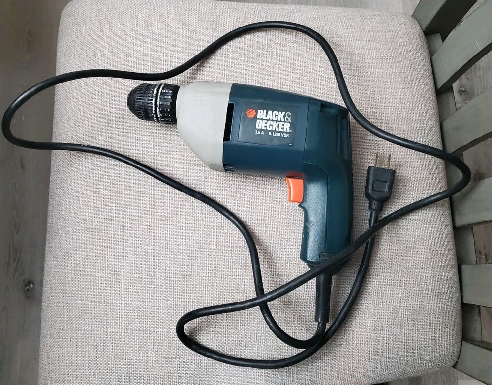 Vintage Black & Decker 5/8" Corded Drill w/ Case & 9 Bits
