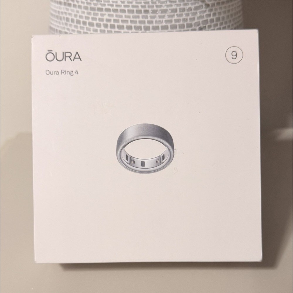 Oura Ring 4 Brushed Silver  Size 9