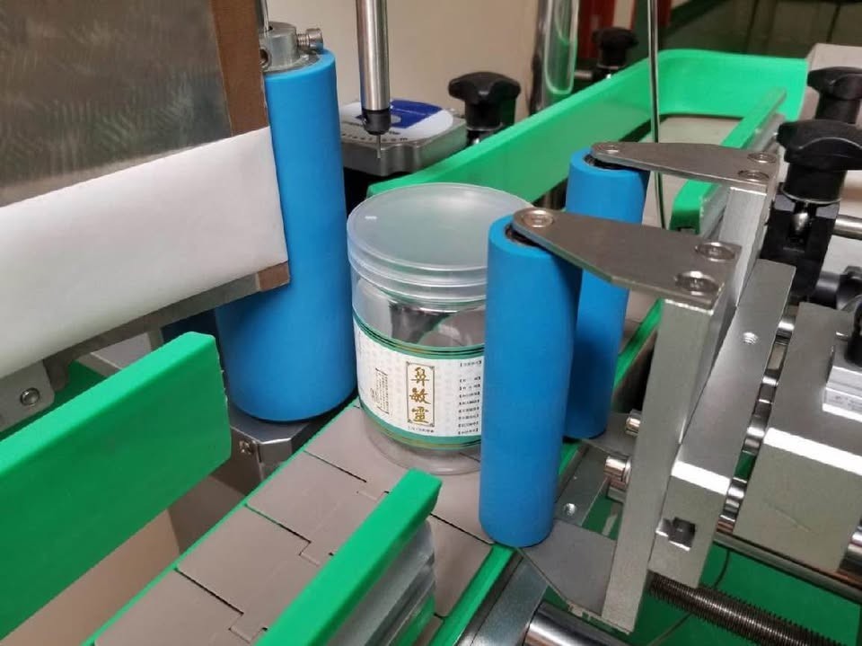 2 sided automatic labeler