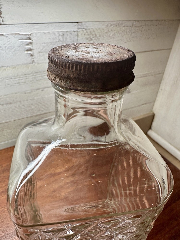 RICHARDS WINE CELLAR, 4/5 QUART BOTTLE