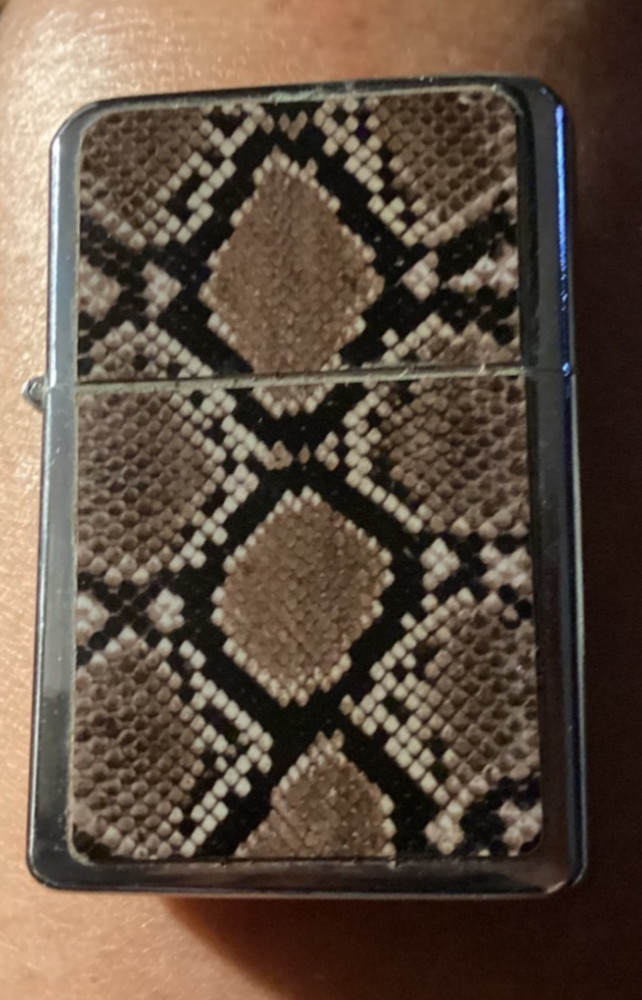 Snakeskin Victor  Lighter