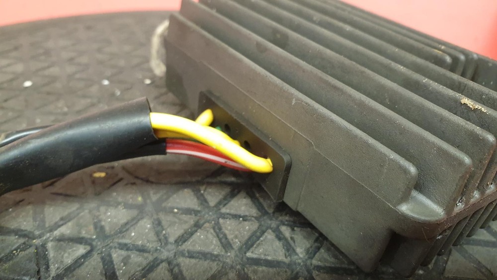 2018 PIAGGIO GTS 300 SUPER REGULATOR RECTIFIER