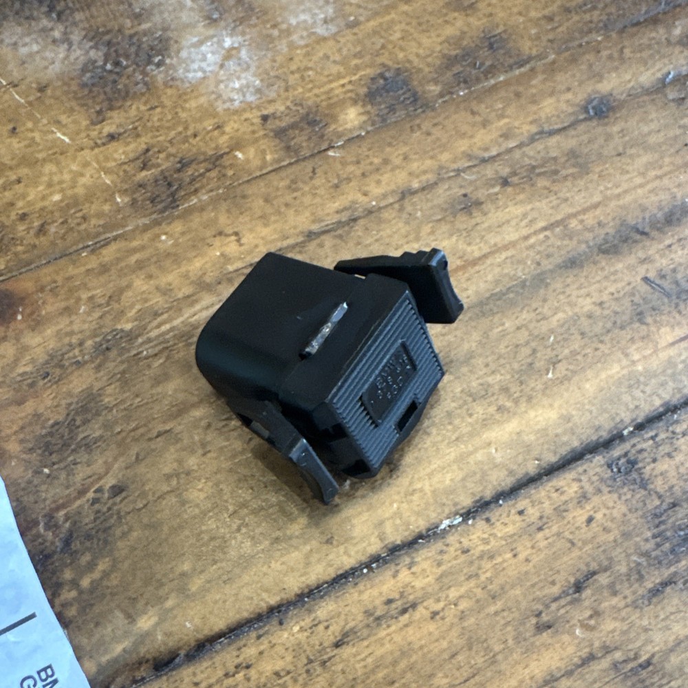x1 OEM BMW E30 E36 Diff Differential Plug Terminal Connector Housing 90* 1378416