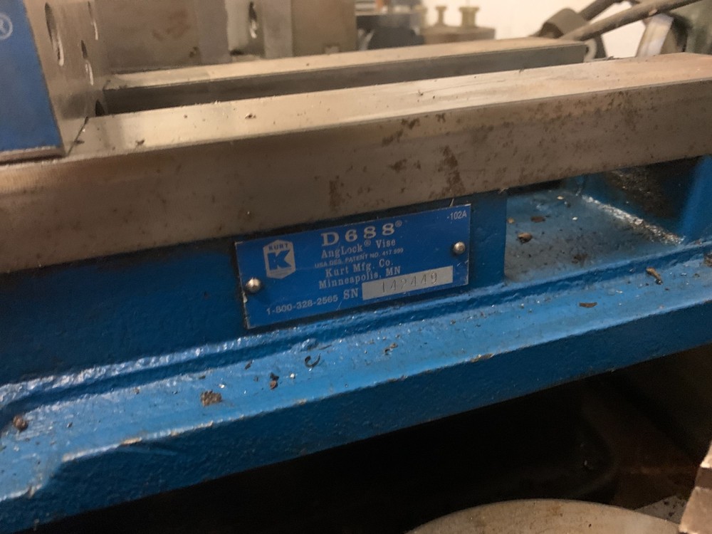 Kurt 6" AngLock Mill Vise Model D688