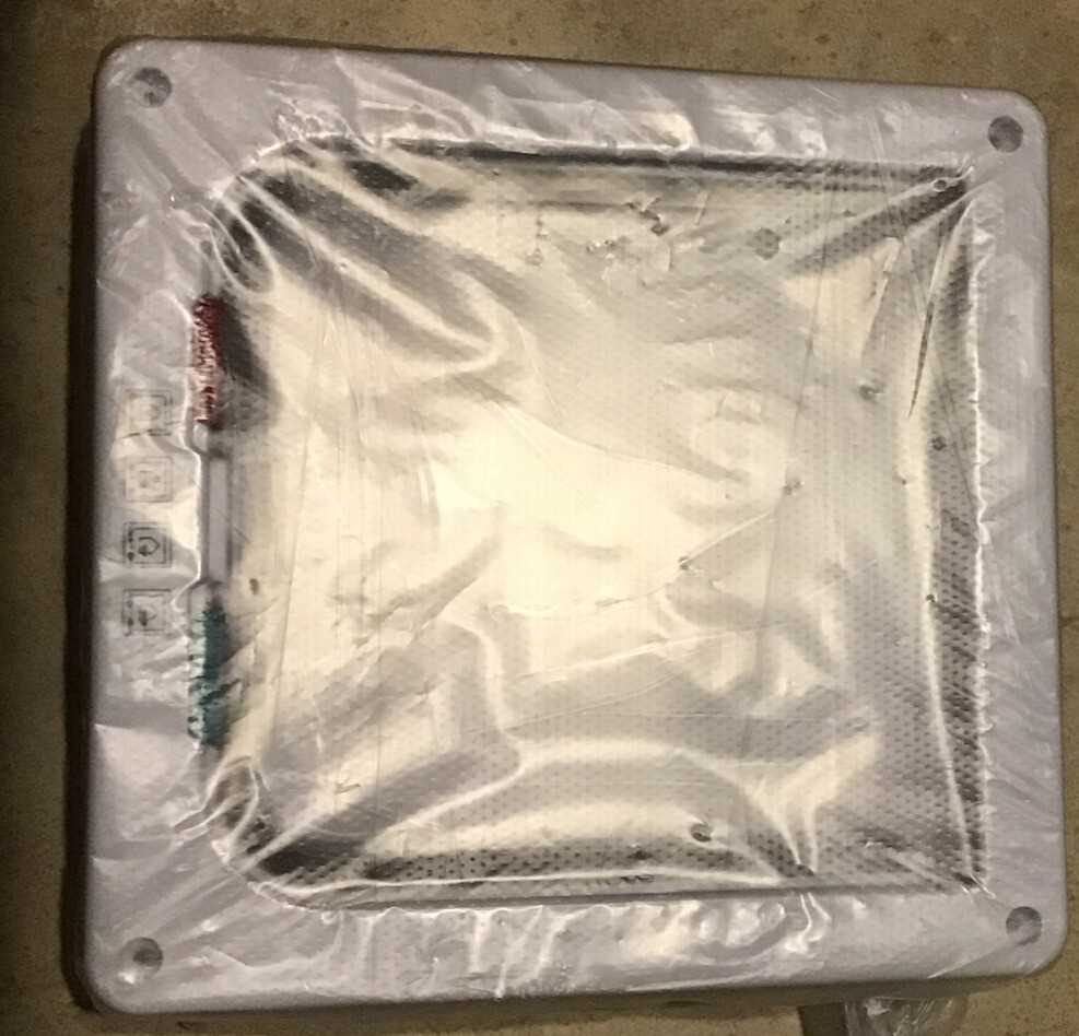 EGETOTA Cat Door Medium 4 Way Locking NEW in Package