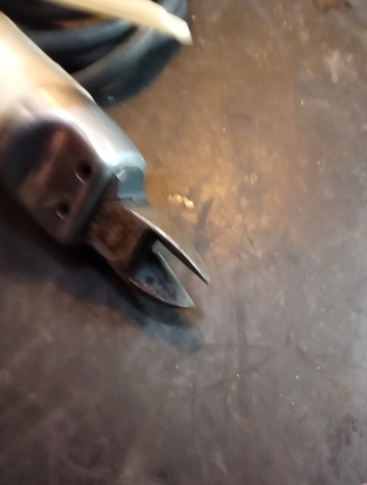 Utica Pneumatic Wire Cutter