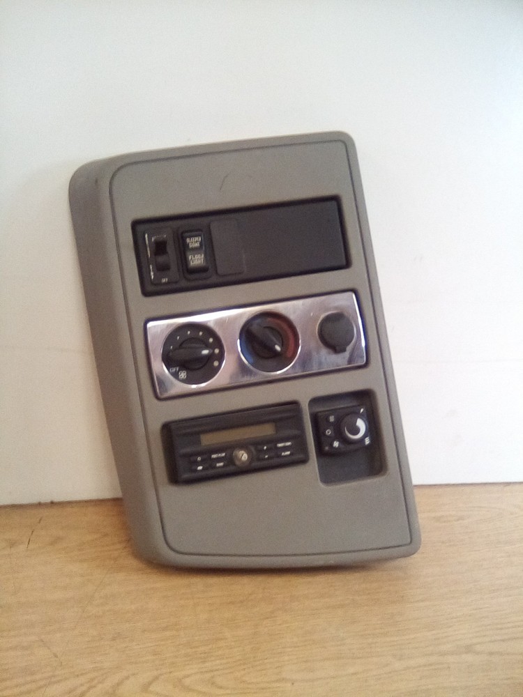International Prostar Sleeper Control Panel XS626146 "MISSING A KNOB"