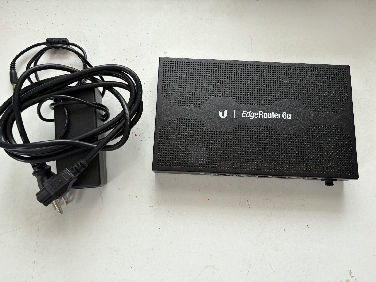 * Ubiquiti EdgeRouter Managed Router Ethernet Switch 6p ER-6P MINT