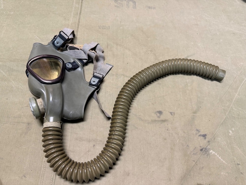 ORIGINAL WWII US ARMY INFANTRY M2A1 M1A9 GAS MAKS U
