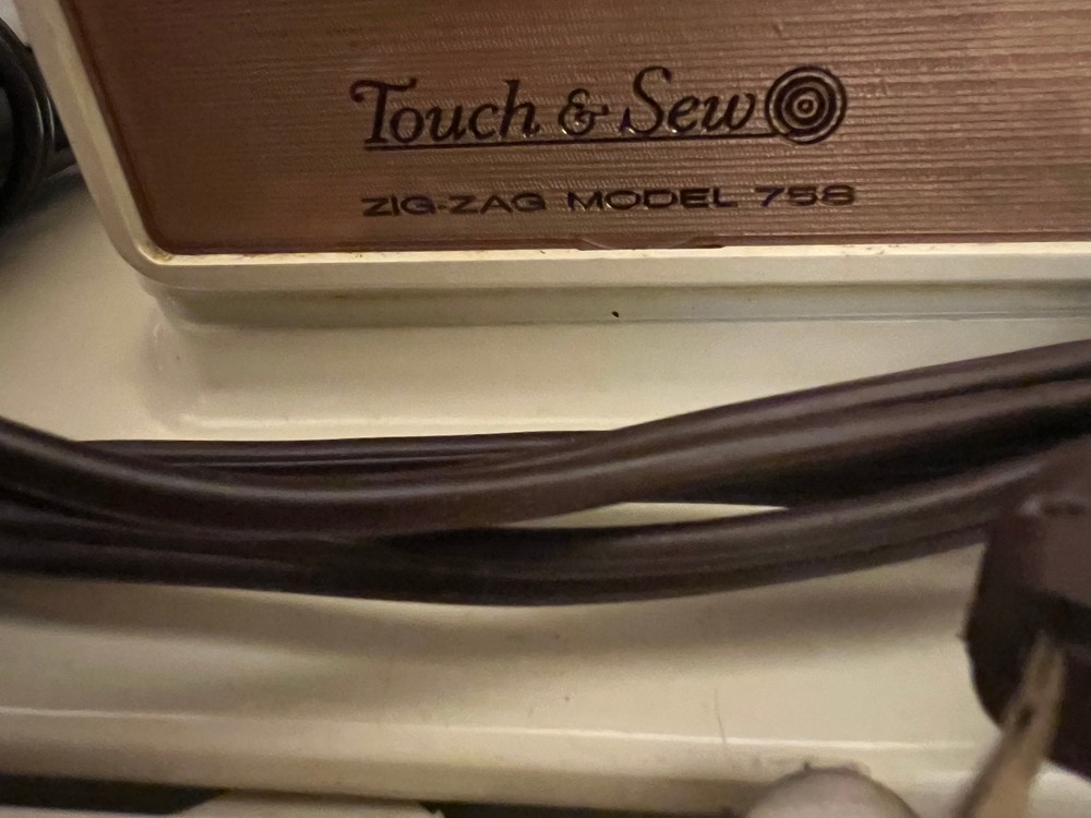 Singer Touch & Sew Sewing Machine Model 758